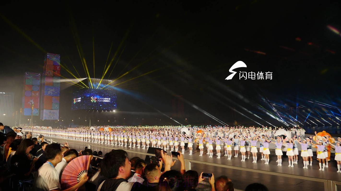 “牵手世运 点燃梦想” 成都世运会火炬传递在三星堆启动